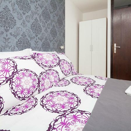 Apartman Ester Pula Exteriör bild