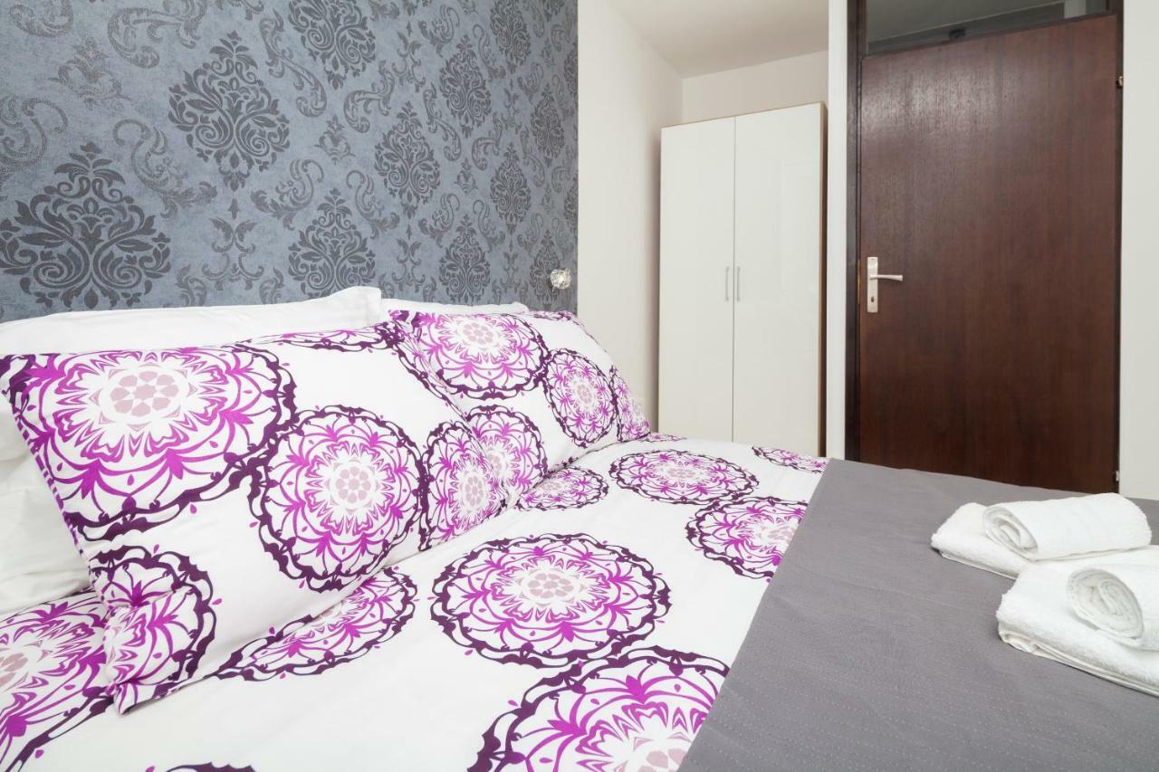 Apartman Ester Pula Exteriör bild