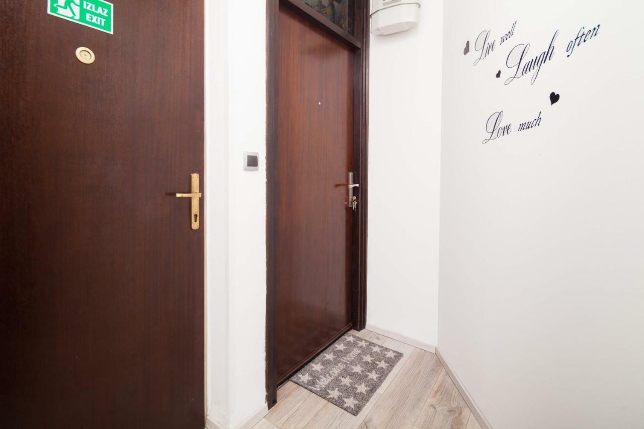 Apartman Ester Pula Exteriör bild