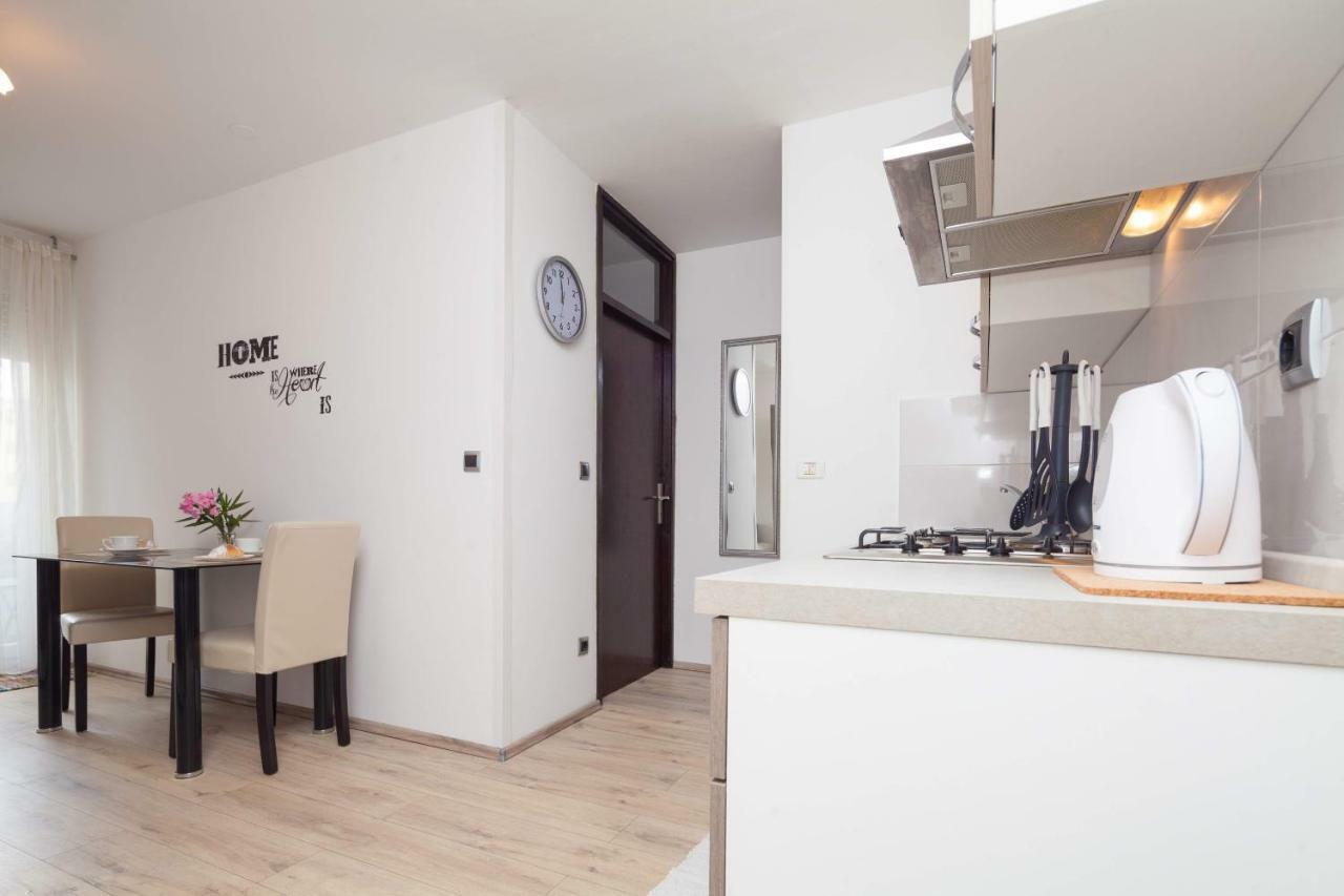 Apartman Ester Pula Exteriör bild