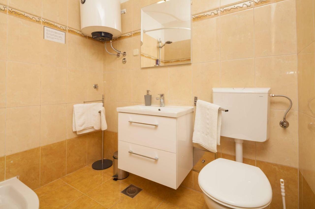 Apartman Ester Pula Exteriör bild